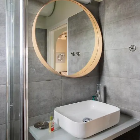 Nava Devine Water Front House In * Ambelász