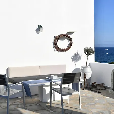 Nava Devine Water Front House In Nyaraló