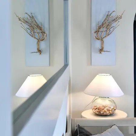 Nyaraló Nava Devine Water Front House In *