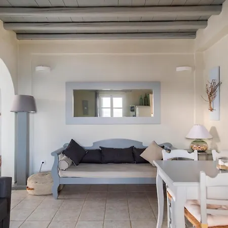 Dom wakacyjny Nava Devine Water Front House In