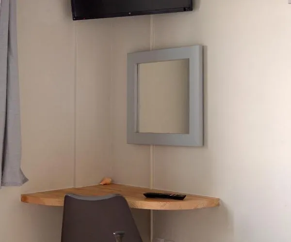 Nava Devine Water Front House In Semesterbostad