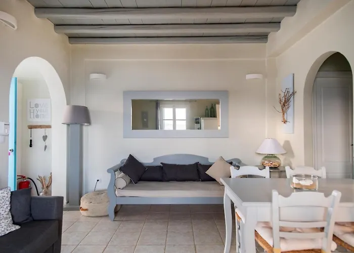 Semesterbostad Nava Devine Water Front House In