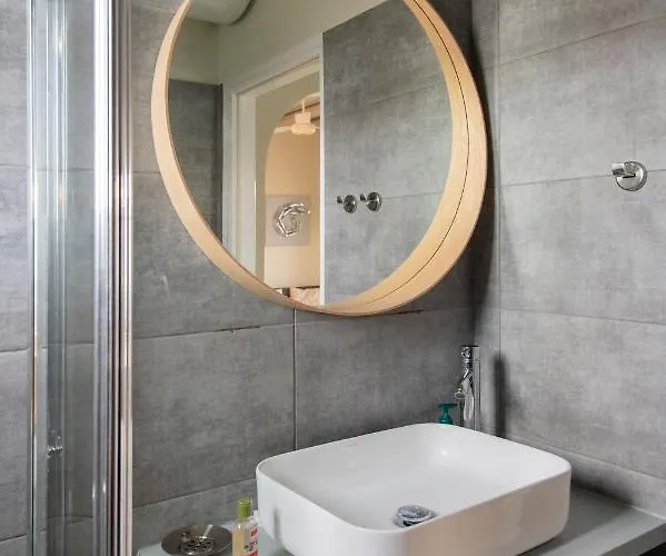 Nava Devine Water Front House In * Ambelas