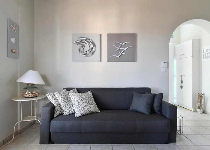 Semesterbostad Nava Devine Water Front House In *