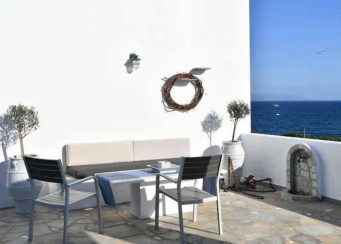 Nava Devine Water Front House In Semesterbostad