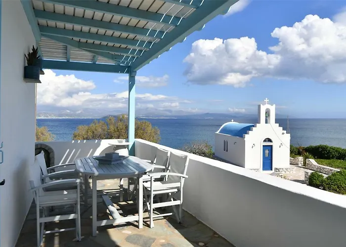 Nava Devine Water Front House In Semesterbostad