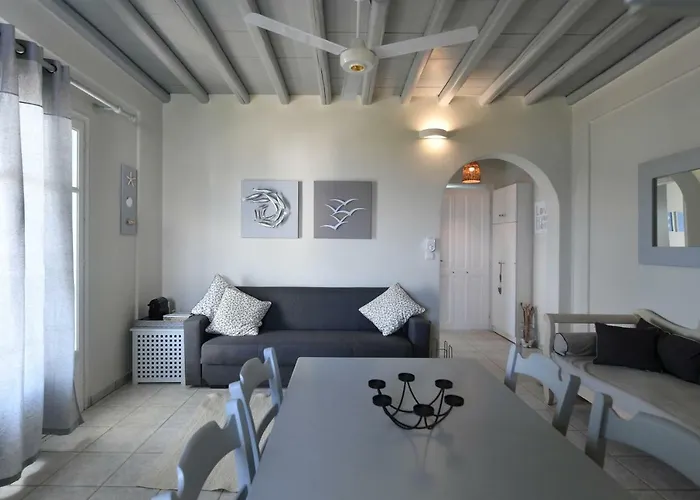 Semesterbostad Nava Devine Water Front House In *