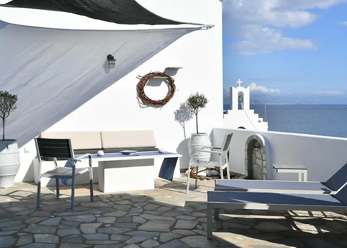 Nava Devine Water Front House In Semesterbostad